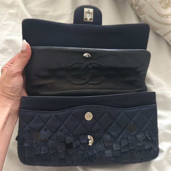 Chanel
Classic Double Flap Bag Pailette Embellished Quilted Satin Medium - Picture 4 of 4